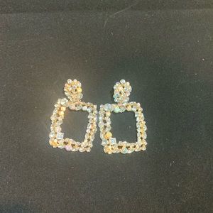 “Deveraux” Glamour Earring